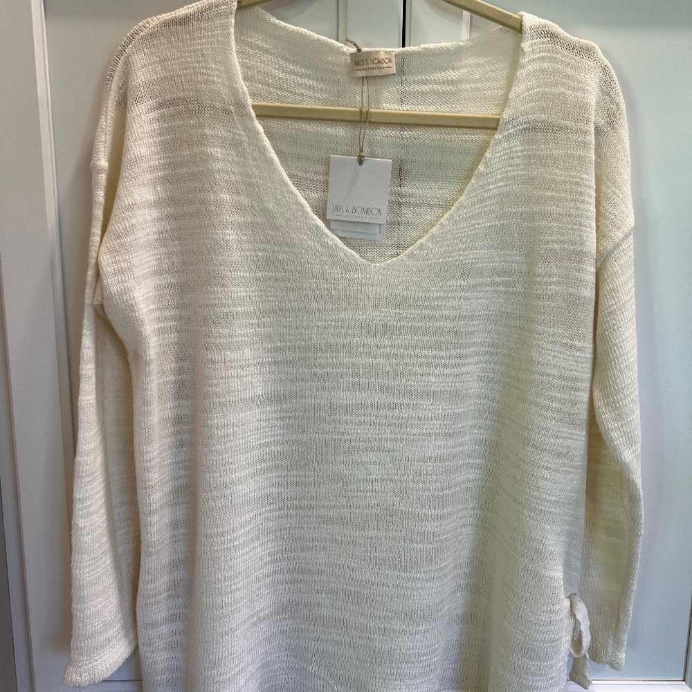 NWT Mus and Bombon V Neck Ivory Sweater Size Medium
